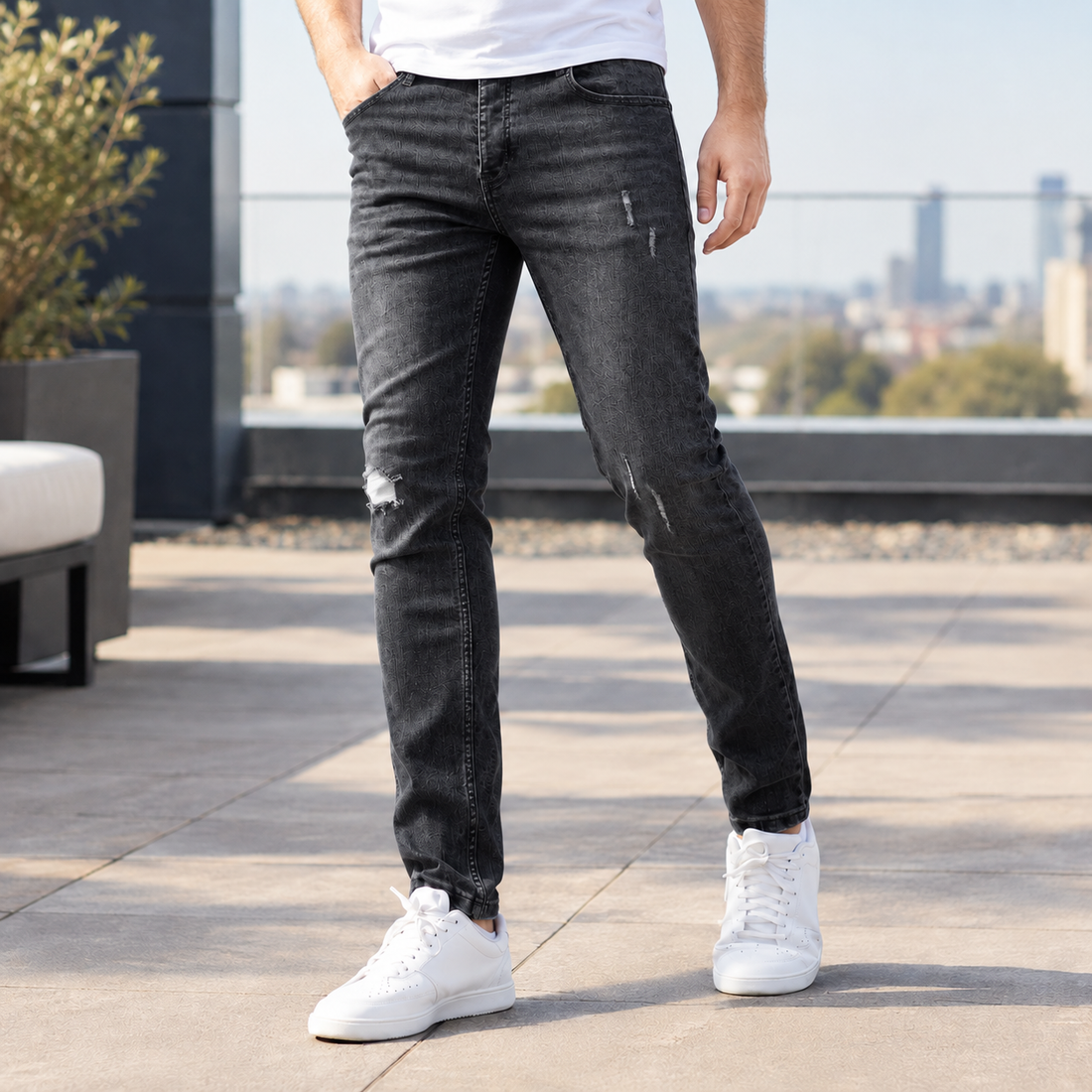 Theodore Distressed Jeans - Black